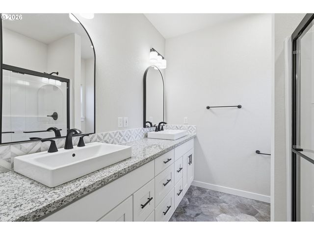 3905 Se 147th Ave, Portland, OR 97236