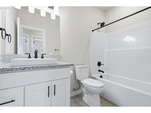 3905 Se 147th Ave, Portland, OR 97236