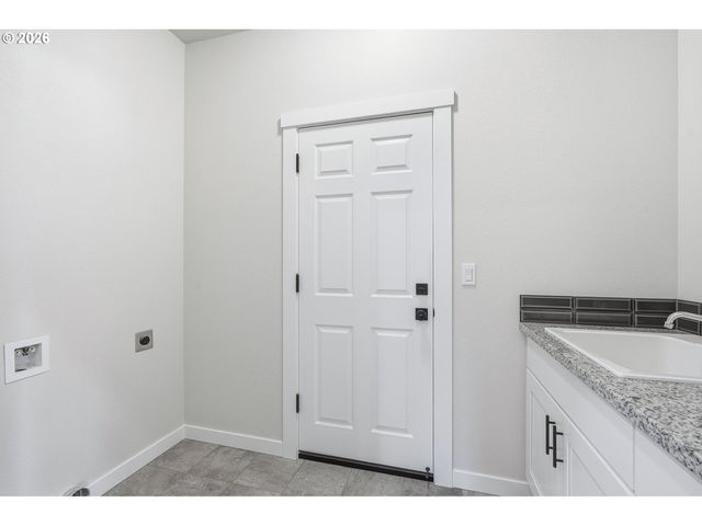 3905 Se 147th Ave, Portland, OR 97236