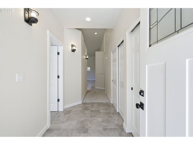 3905 Se 147th Ave, Portland, OR 97236