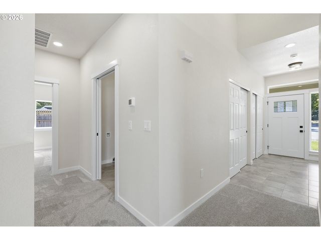 3905 Se 147th Ave, Portland, OR 97236