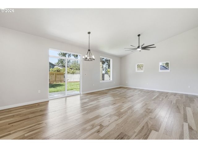 3905 Se 147th Ave, Portland, OR 97236