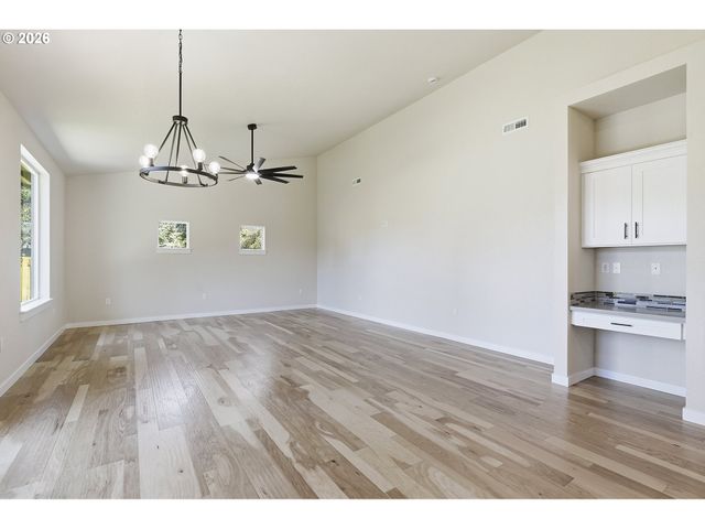 3905 Se 147th Ave, Portland, OR 97236