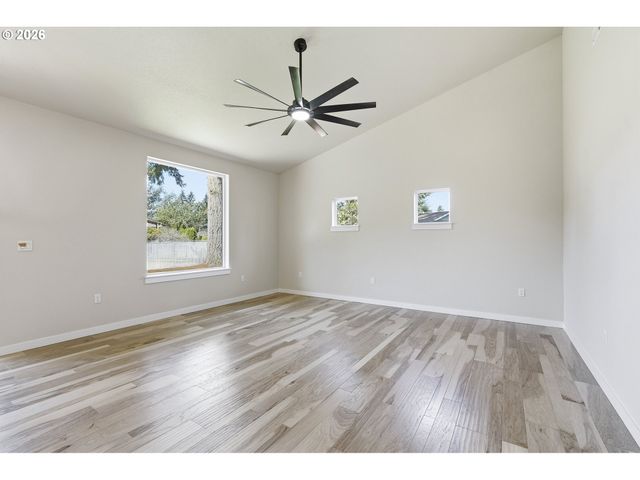 3905 Se 147th Ave, Portland, OR 97236