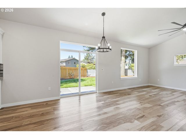 3905 Se 147th Ave, Portland, OR 97236
