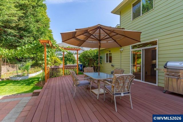 531 Inverness Dr SE, Salem, OR 97306