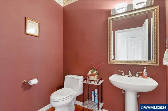 531 Inverness Dr SE, Salem, OR 97306