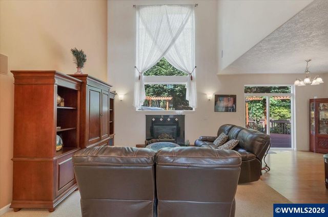 531 Inverness Dr SE, Salem, OR 97306