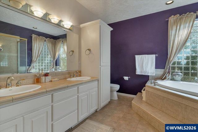 531 Inverness Dr SE, Salem, OR 97306