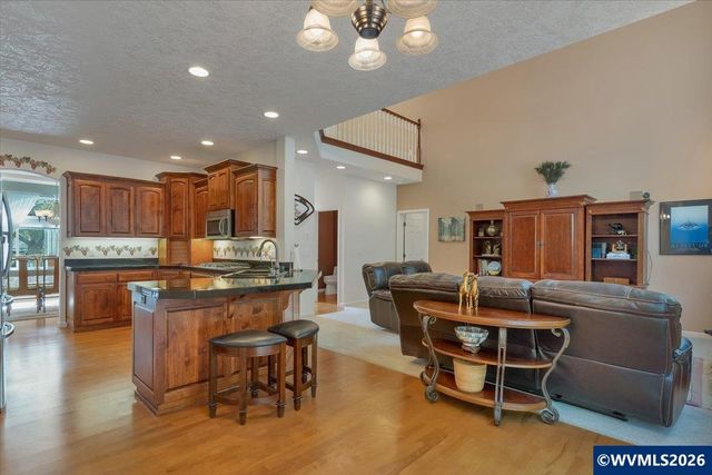 531 Inverness Dr SE, Salem, OR 97306