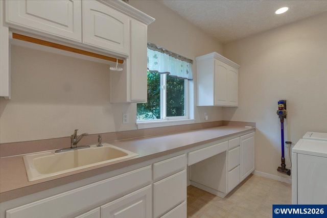 531 Inverness Dr SE, Salem, OR 97306