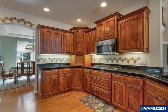 531 Inverness Dr SE, Salem, OR 97306