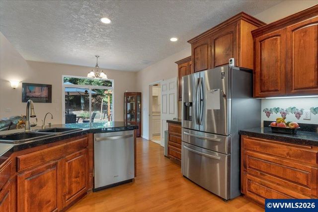 531 Inverness Dr SE, Salem, OR 97306