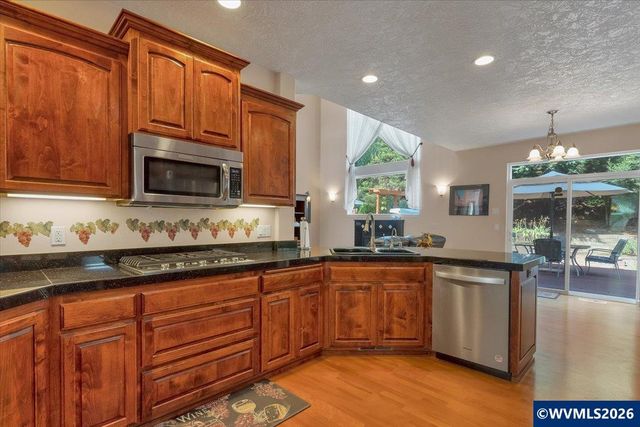 531 Inverness Dr SE, Salem, OR 97306