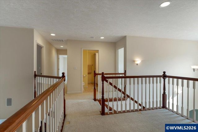 531 Inverness Dr SE, Salem, OR 97306