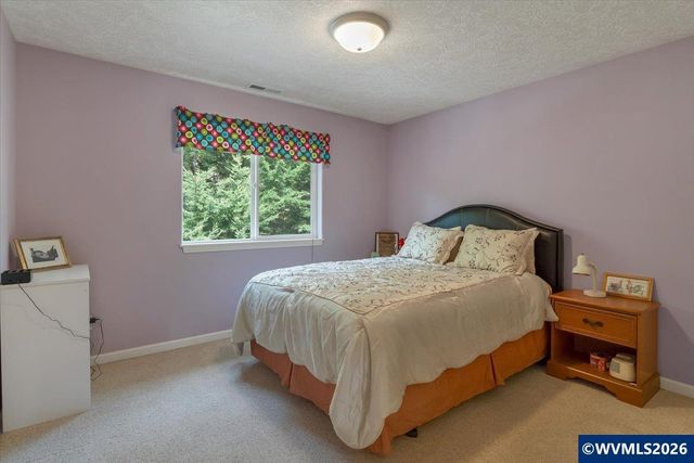 531 Inverness Dr SE, Salem, OR 97306