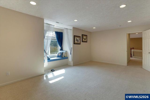 531 Inverness Dr SE, Salem, OR 97306