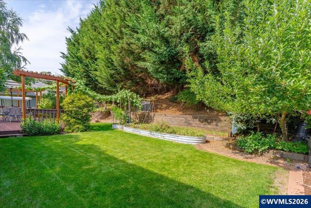 531 Inverness Dr SE, Salem, OR 97306