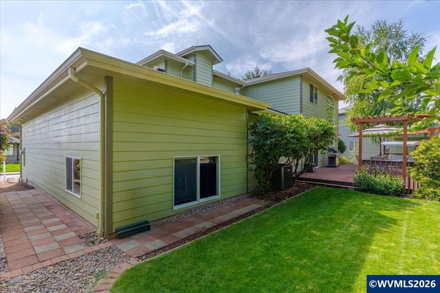 531 Inverness Dr SE, Salem, OR 97306