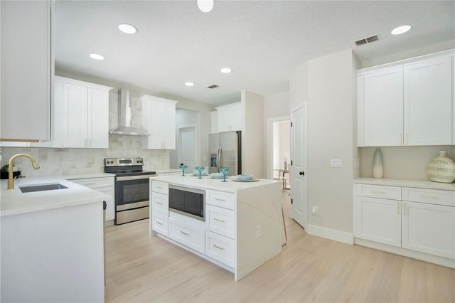 12200 TREETOP COURT, Orlando, FL 32832