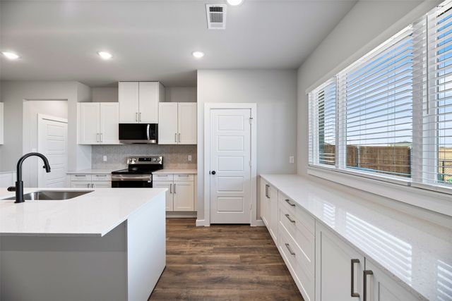 4011 Lecroy Court, Midlothian, TX 76065