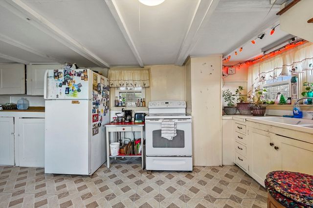 15 Eagle Hill Rd, Ipswich, MA 01938
