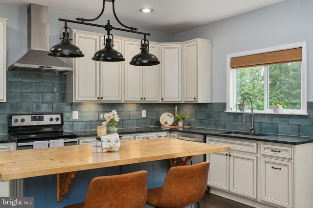 60 RIVER FALLS RD, Fredericksburg, VA 22406
