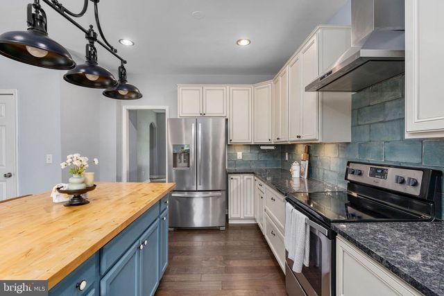 60 RIVER FALLS RD, Fredericksburg, VA 22406