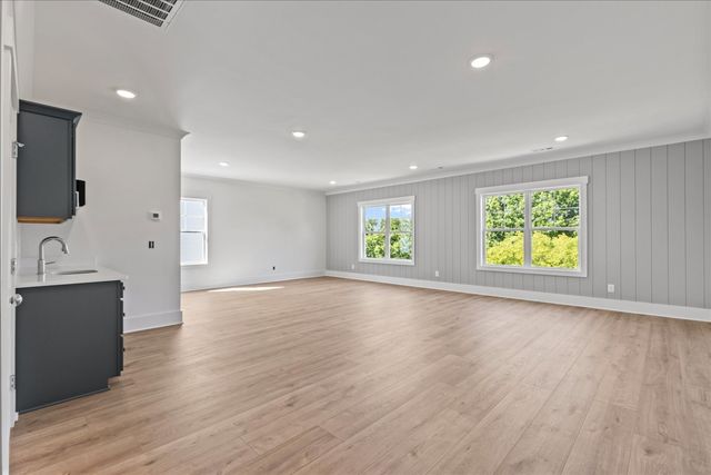 321 Old Shackle Island Rd, Hendersonville, TN 37075