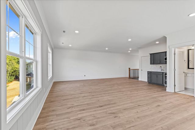 321 Old Shackle Island Rd, Hendersonville, TN 37075