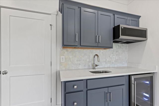 321 Old Shackle Island Rd, Hendersonville, TN 37075