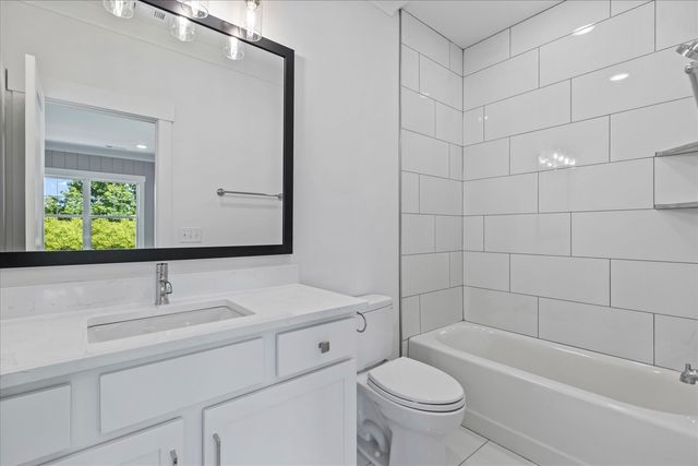 321 Old Shackle Island Rd, Hendersonville, TN 37075