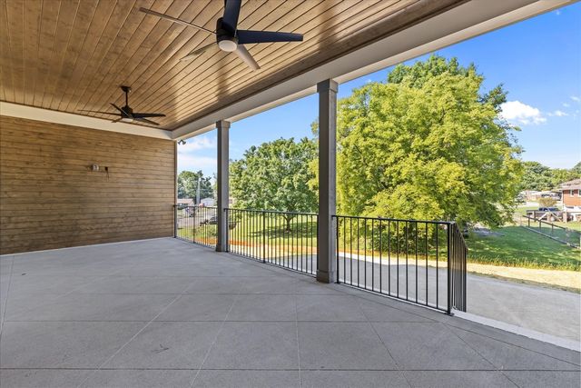 321 Old Shackle Island Rd, Hendersonville, TN 37075