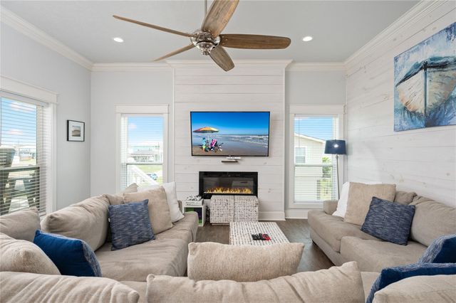 997 S Redfish Street, Crystal Beach, TX 77650