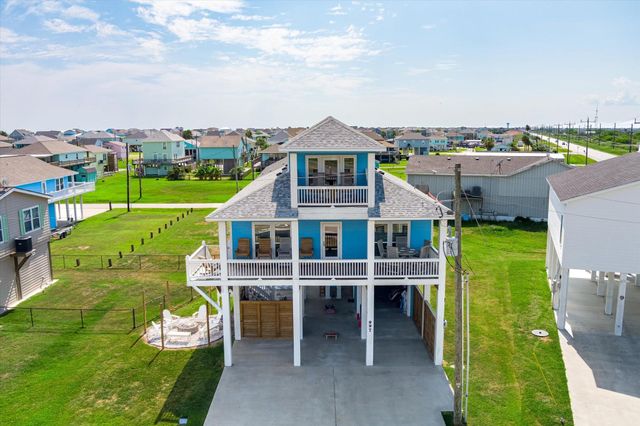 997 S Redfish Street, Crystal Beach, TX 77650