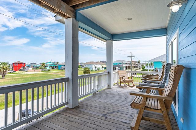997 S Redfish Street, Crystal Beach, TX 77650