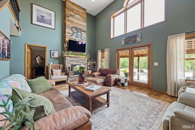 6658 N Memering Road, Bicknell, IN 47512