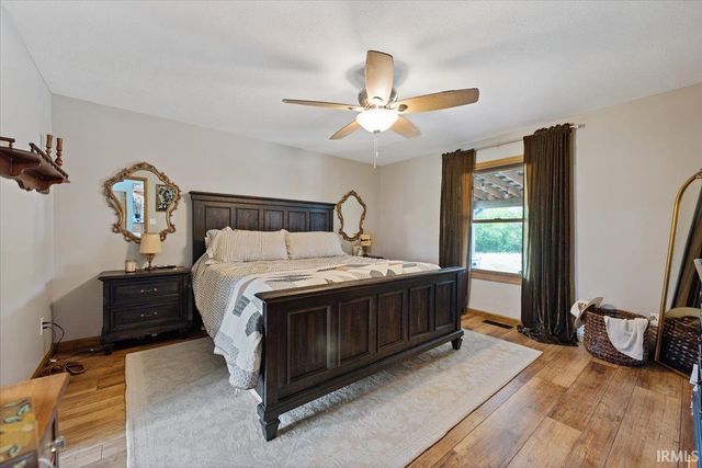 6658 N Memering Road, Bicknell, IN 47512