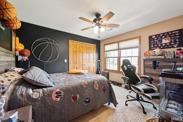 6658 N Memering Road, Bicknell, IN 47512