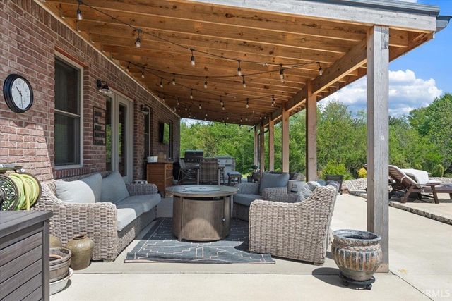 6658 N Memering Road, Bicknell, IN 47512