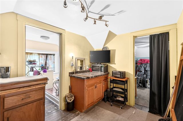 207 S Braddock Ave, Point Breeze, PA 15221