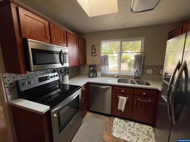 712 Max Ct N, Keizer, OR 97303