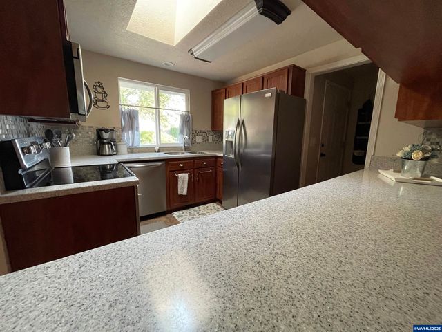 712 Max Ct N, Keizer, OR 97303