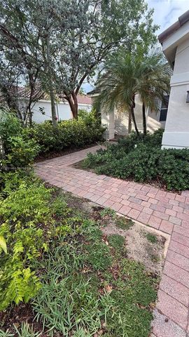 748 Tulip Circle, Weston, FL 33327