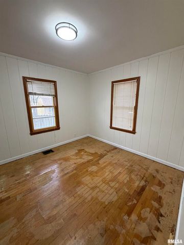 1806 MARKET Street, Metropolis, IL 62960