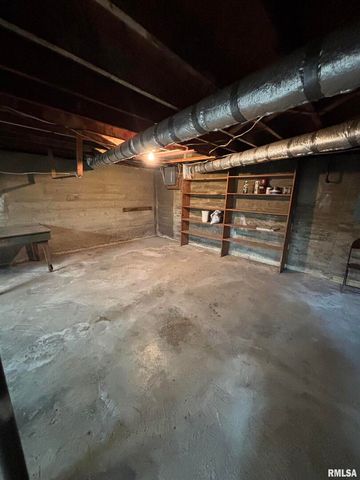 1806 MARKET Street, Metropolis, IL 62960