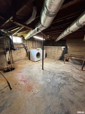 1806 MARKET Street, Metropolis, IL 62960