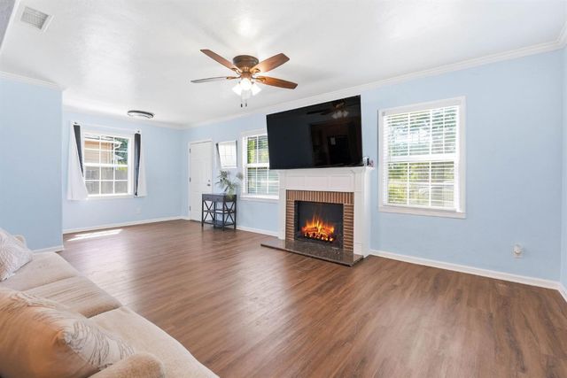 1815 Kenwood St, Sacramento, CA 95815