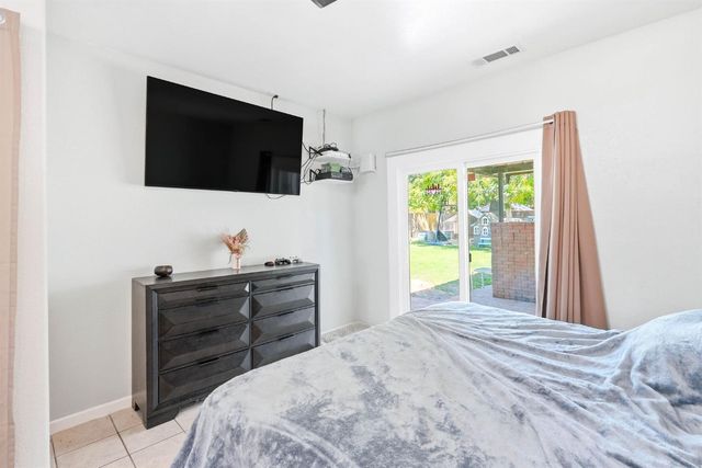 1815 Kenwood St, Sacramento, CA 95815