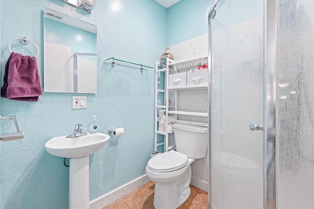 1815 Kenwood St, Sacramento, CA 95815